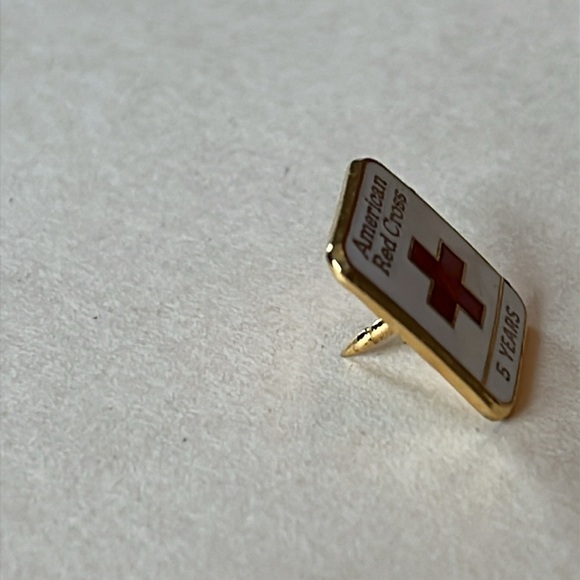 Vintage 24K Gold Plated American Red Cross Fifteen Years Lapel Pin - Picture 5 of 6